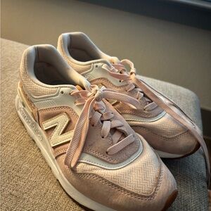 New Balance Women's Pink Sneakers 997H